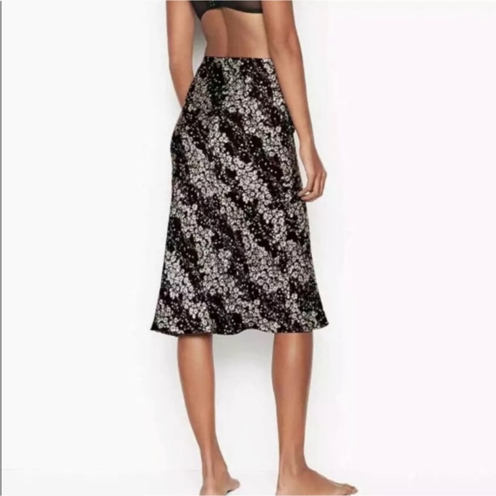 Victoria’s Secret daisy chain midi skirt medium